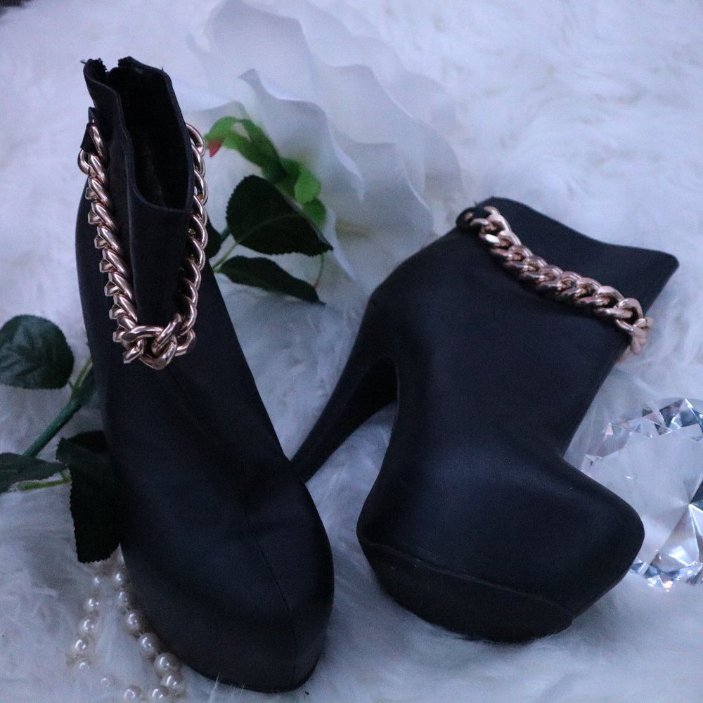 BOOTIES